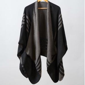 BB Dakota Poncho black and grey reversible